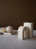 Travertine bokstöd