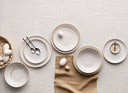 <h3>Tablesetting with<br/><em>timeless</em> design</h3>