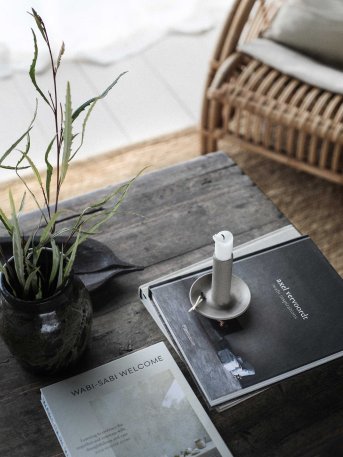 Tell Me More ljusstake i vit keramik