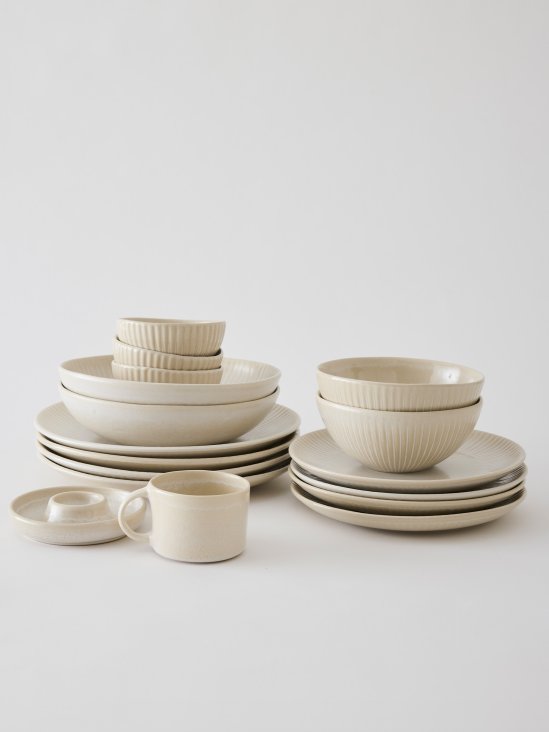 Servis i beige stengods - Tell Me More